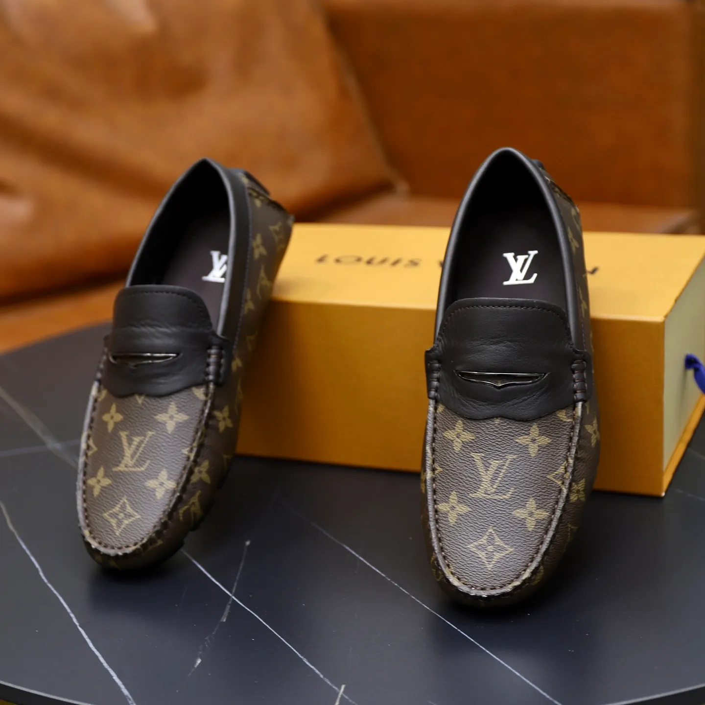 Ex-factory price: 480💰【LV】Louis Vuitton ⚠️High-end men’s driving and pedal series ⚠️38-44 (customized for 45) ⚠️All original cowhide leather! Thick and soft! Made entirely of calfskin lining! Rubber sheet anti-slip beanie sole! Three-dimensional package technology! Fashionable and classic! Handicrafts! Original high quality! Feel free to compare!